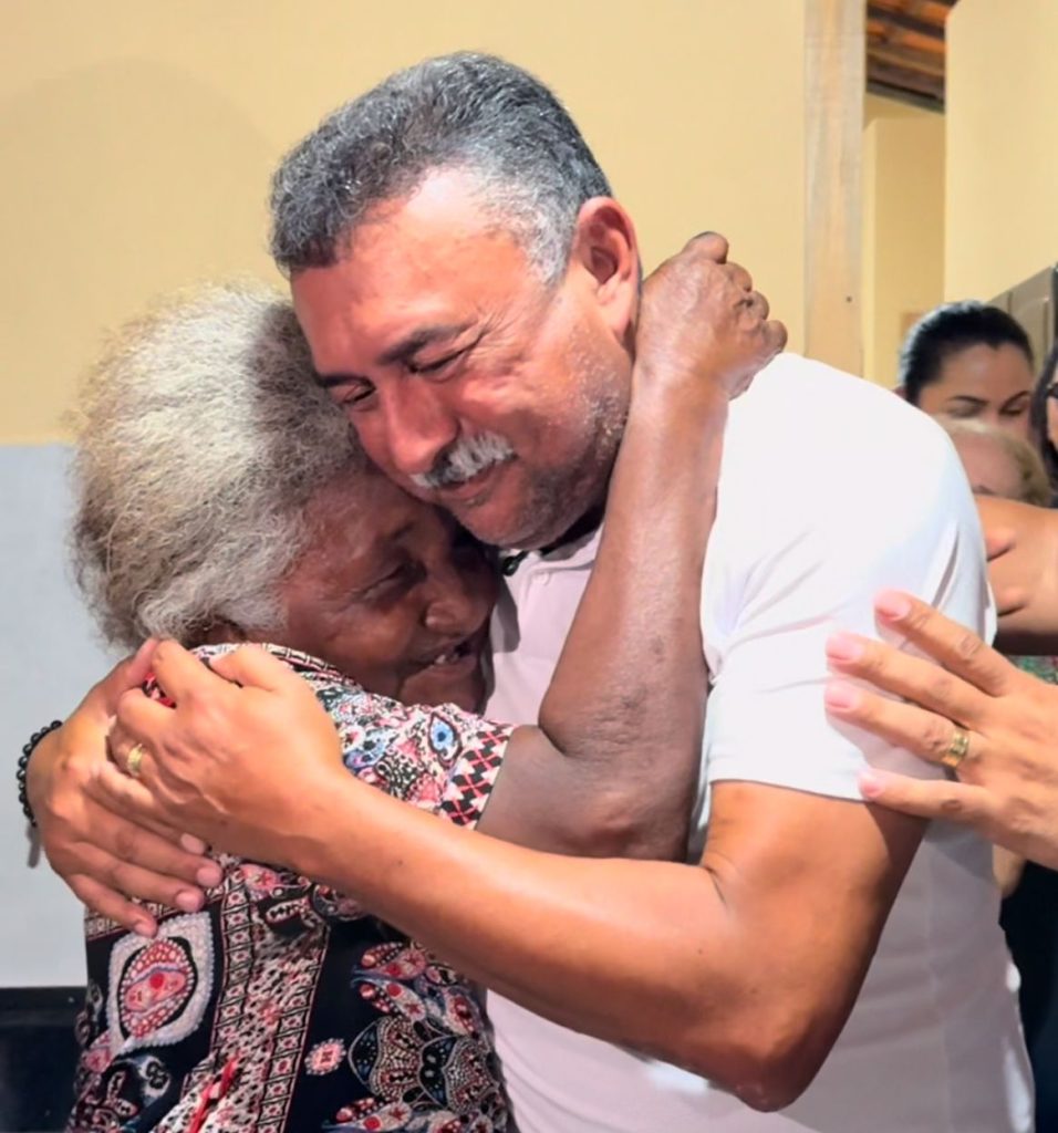 Vice-prefeito Edinho do Posto entrega casa popular construída com seu próprio salário em Itinga do Maranhão