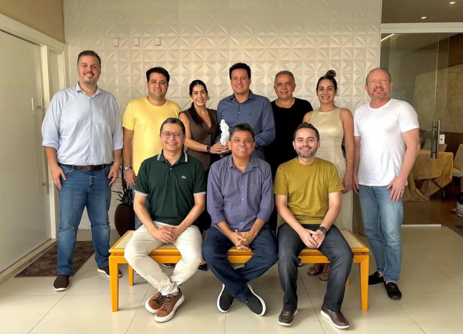 Primeira reunião de Camarão como governador em exercício reúne aliados do ex-governador Flávio Dino