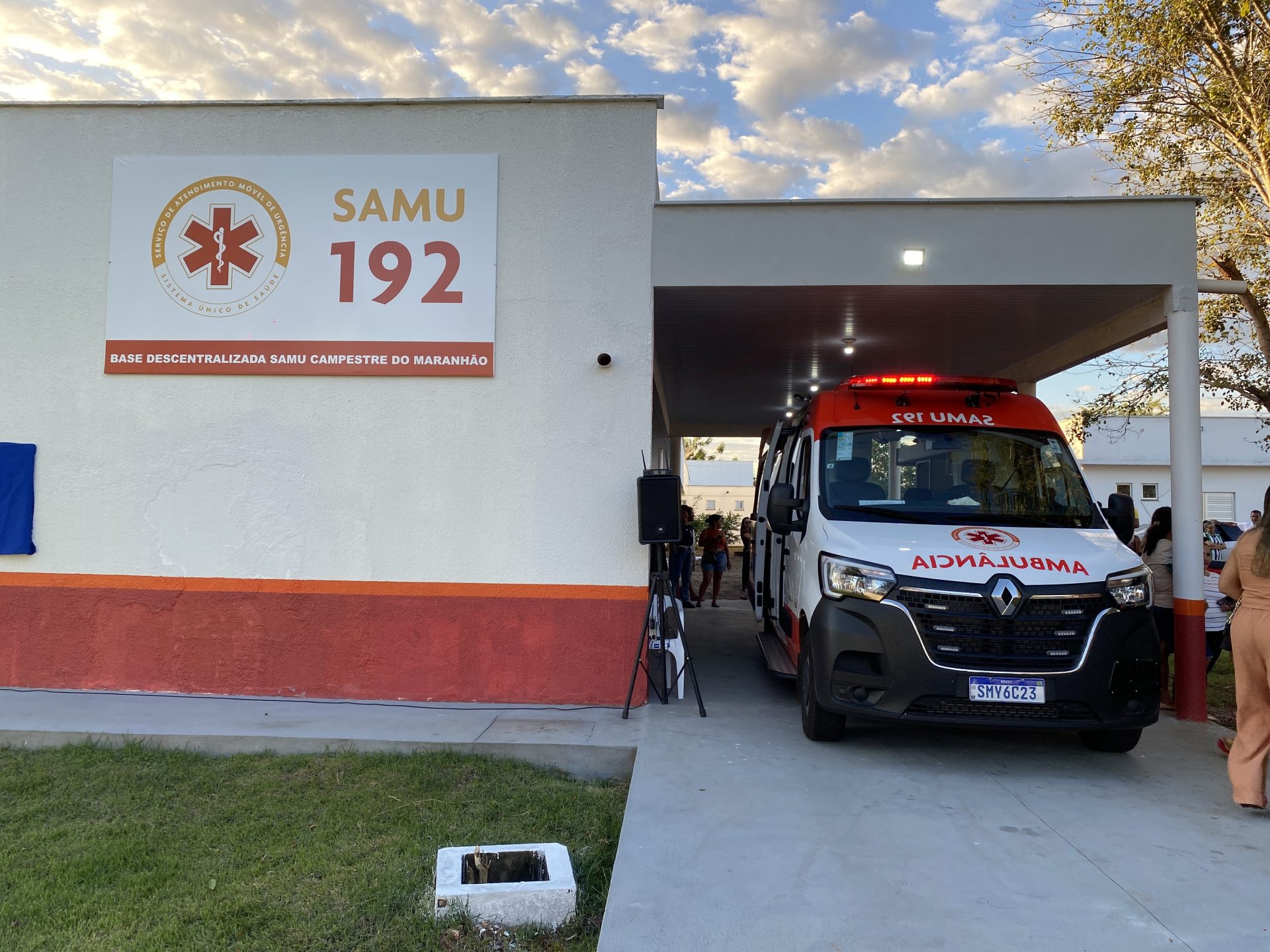 VÍDEO: Em dia histórico para Campestre, prefeito Fernando Bermuda entrega base do Samu e ambulância