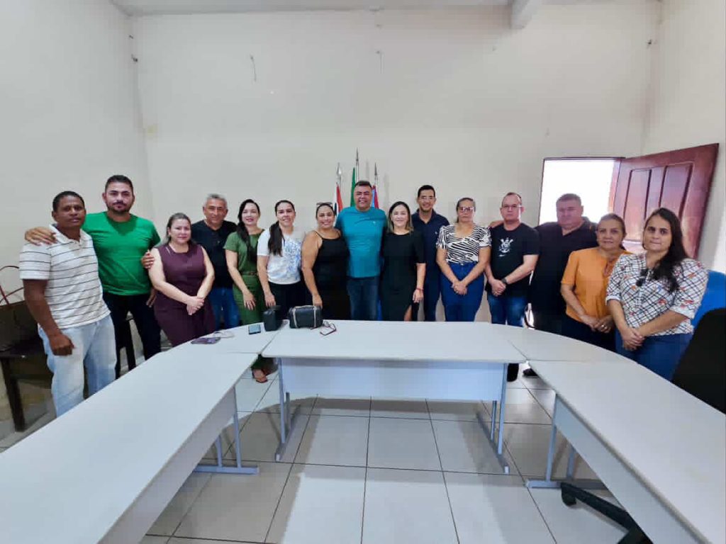 Câmara concede licença a prefeito que matou PM, com direito a salário de R$ 13 mil e empossa a vice