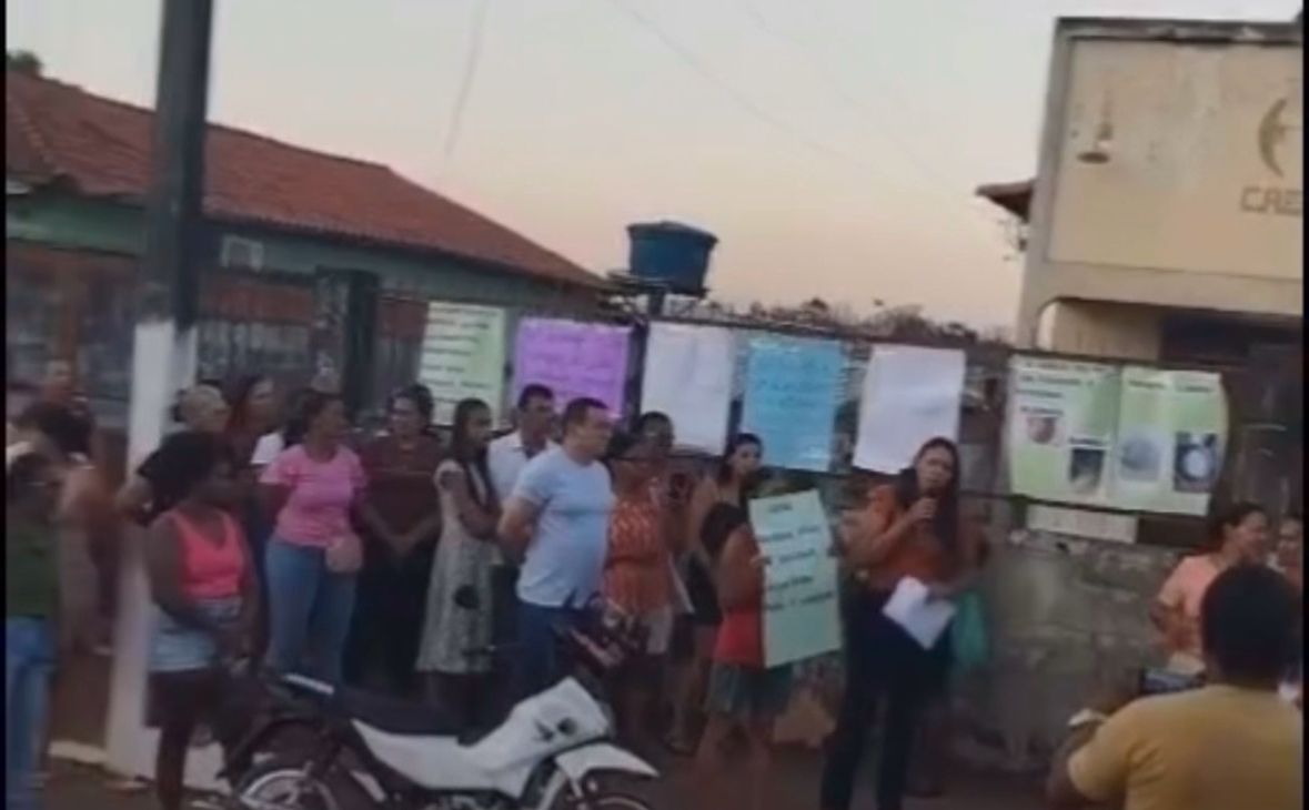 Moradores de Riachão protestam contra qualidade da água fornecida pela CAEMA
