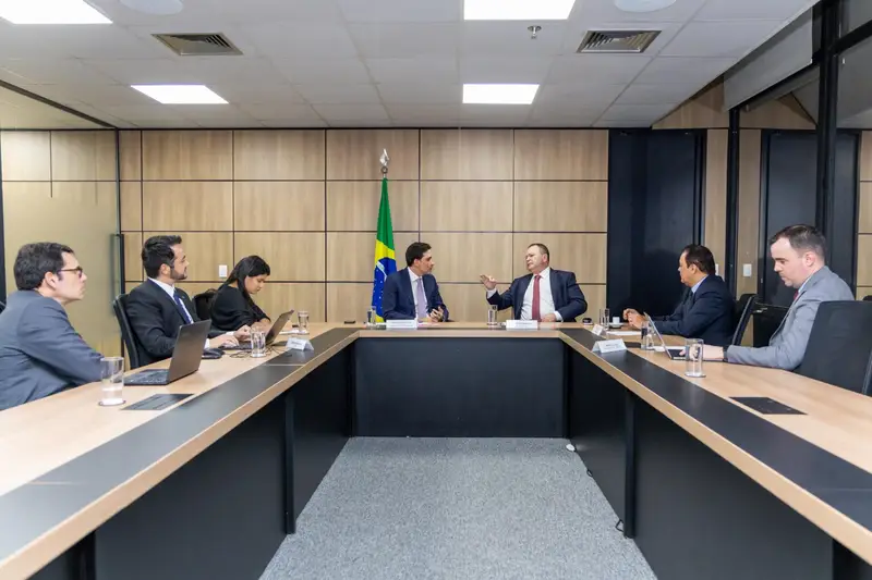 Ministro garante a Rigo Teles e Carlos Brandão a construção do aeroporto de Barra do Corda