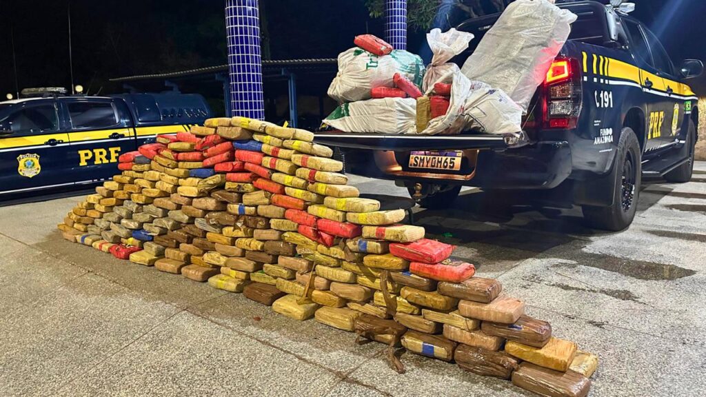 PRF apreende mais de 420 kg de drogas na carroceria de um caminhão em Alto Alegre do Maranhão