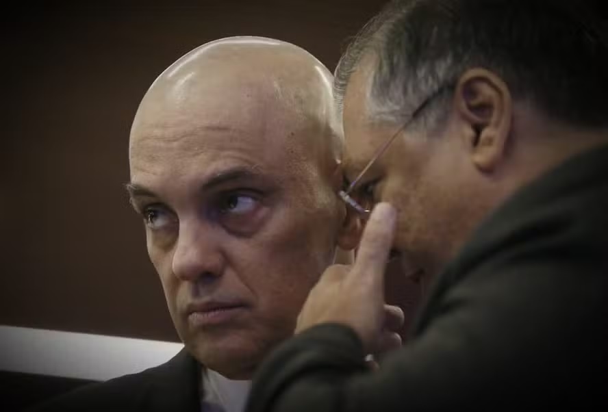 Decisão de Flávio Dino no STF pode proteger Alexandre de Moraes contra sanções dos EUA