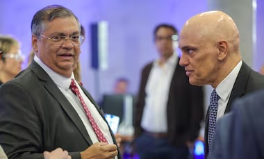 Alexandre de Moraes autoriza investigação da PF sobre ameaças a Flávio Dino após voto contra Bolsonaro