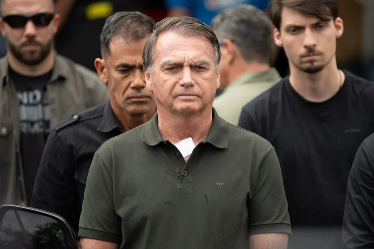 Bolsonaro é preso pela Polícia Federal em Brasília