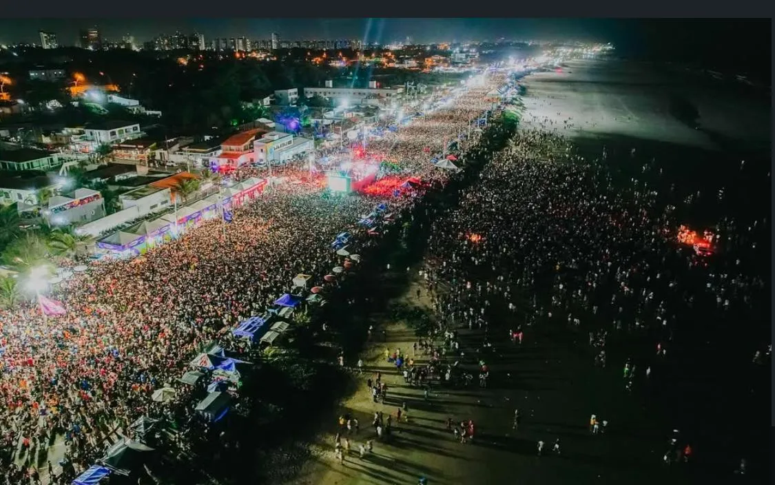 VÍDEO: Ivete Sangalo puxa multidão de 650 mil pessoas na Avenida Litorânea