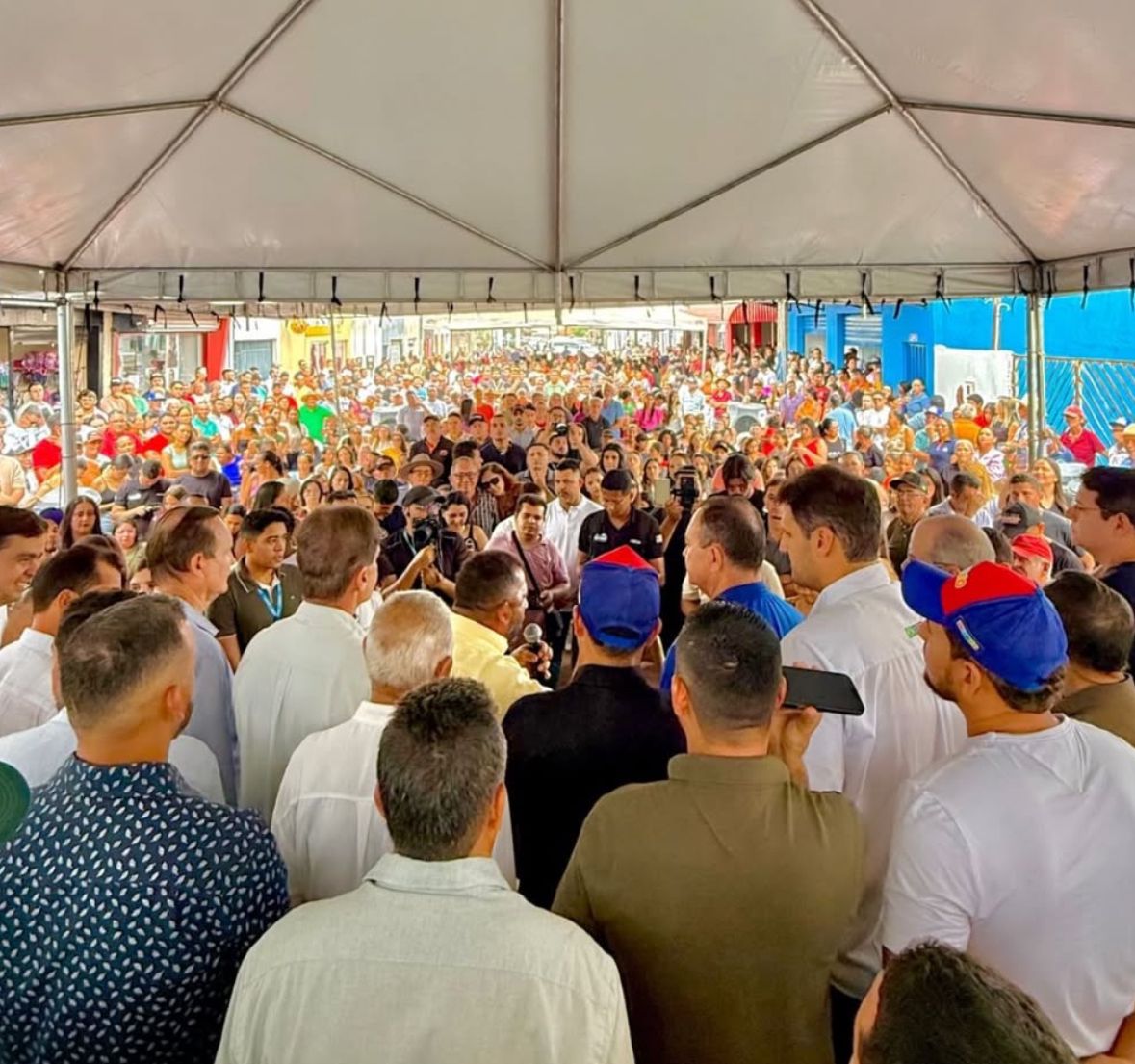 Brandão elogia gestão de Marcos Vinícius em São João do Paraíso diante de multidão e destaca lealdade do prefeito e boa avaliação em pesquisas