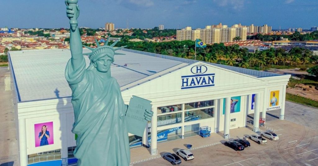 Ministério Público do Maranhão quer retirar estátua da Havan por poluição visual em São Luís