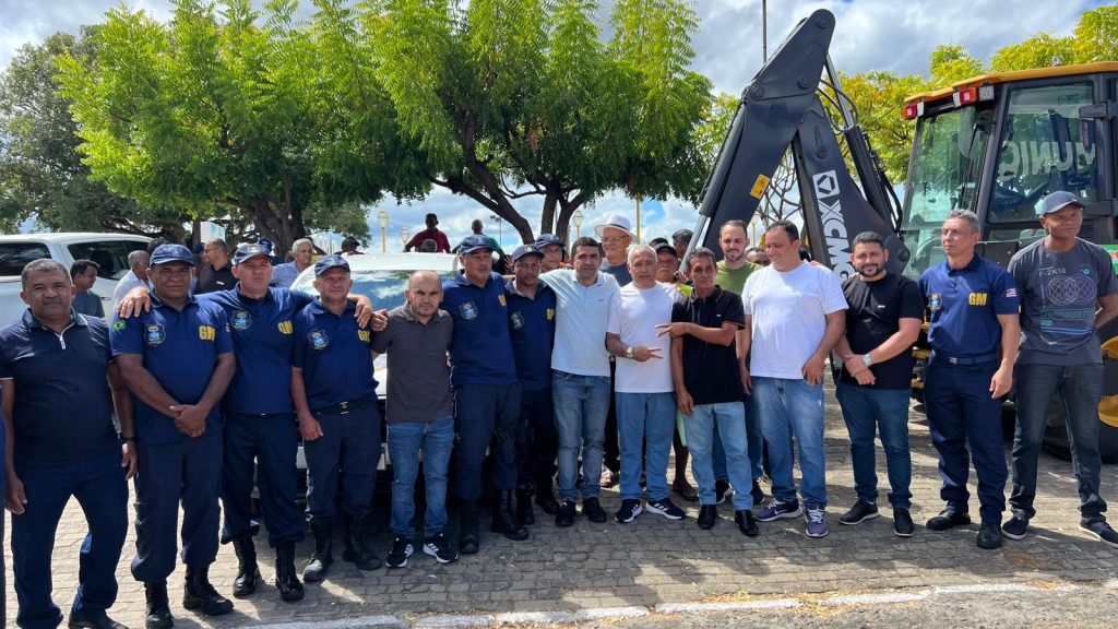 Gestão Francisco do Posto entrega retroescavadeira e viatura para a Guarda Municipal e fortalece agricultura e segurança em São Francisco do Maranhão