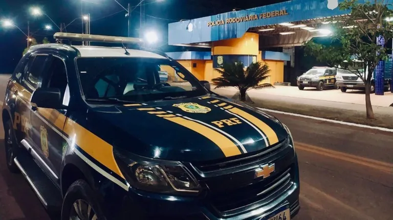 PRF resgata adolescente que viajava sozinha para encontrar homem do Maranhão que conheceu na internet