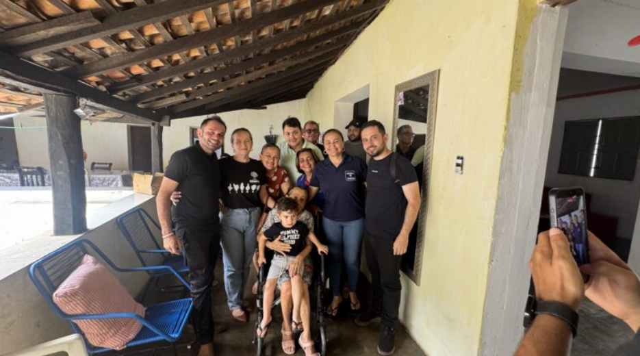 Fernando Pessoa entrega cadeiras de rodas e reforça compromisso com a inclusão em Tuntum