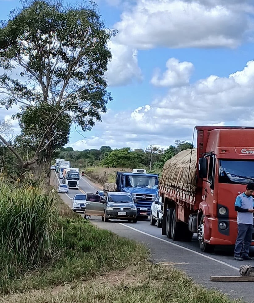 BR-226 é interditada por indígenas após morte em aldeia entre Grajaú e Barra do Corda