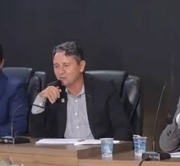 Presidente Helismar Moreira diz sofrer perseguição após devolver mais de meio milhão da Câmara de Estreito