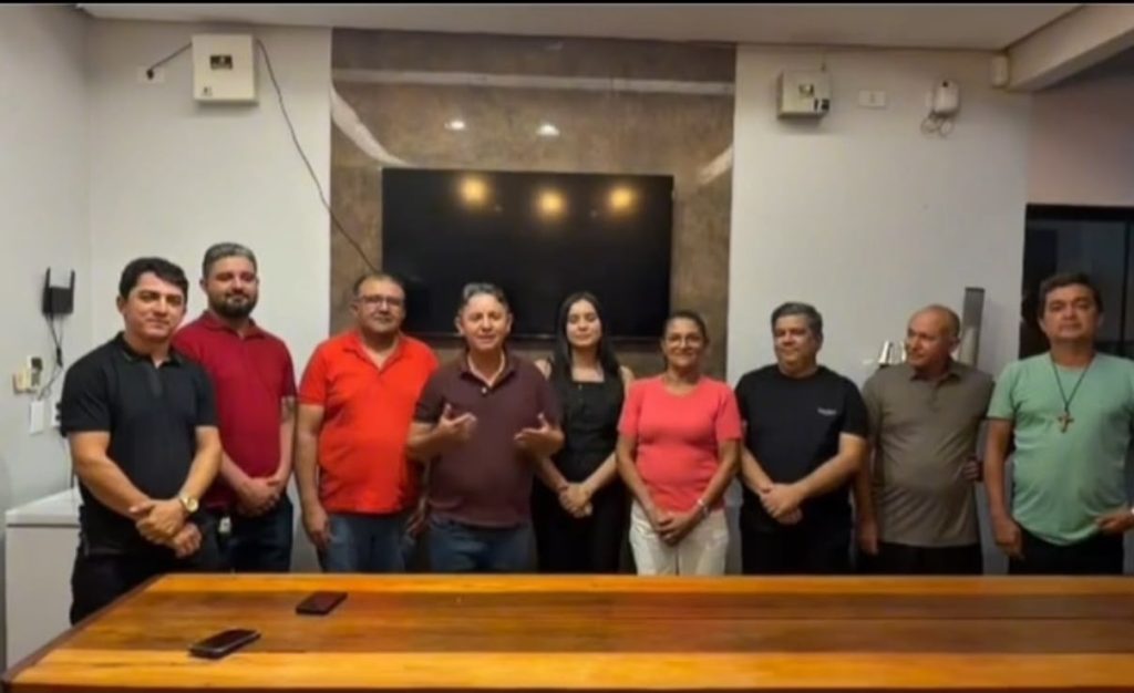 Vereadores de Estreito declaram apoio à reeleição de Helismar Moreira, primeiro presidente a iniciar construção de sede própria
