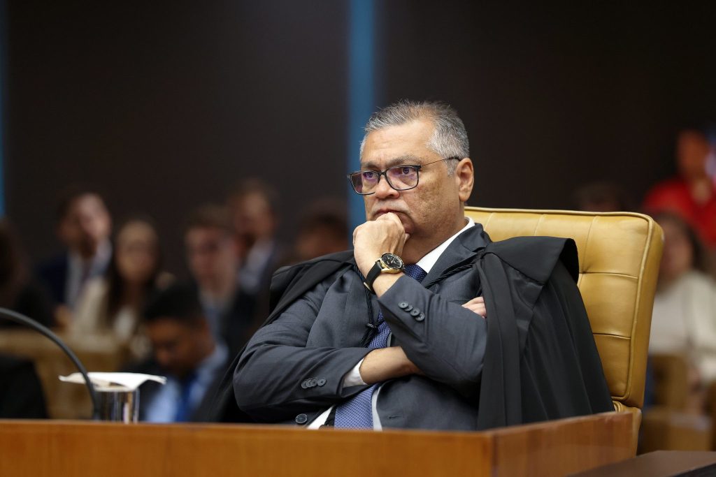 Flávio Dino cobra ‘lealdade institucional’ ao STF em crise sobre mensagens de Moraes e Vorcaro