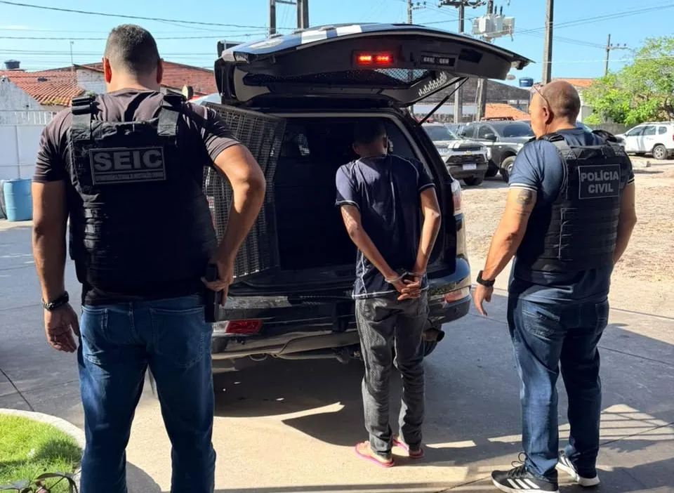 Após postagens no aniversário de facção, homem com tornozeleira é preso em São Luís