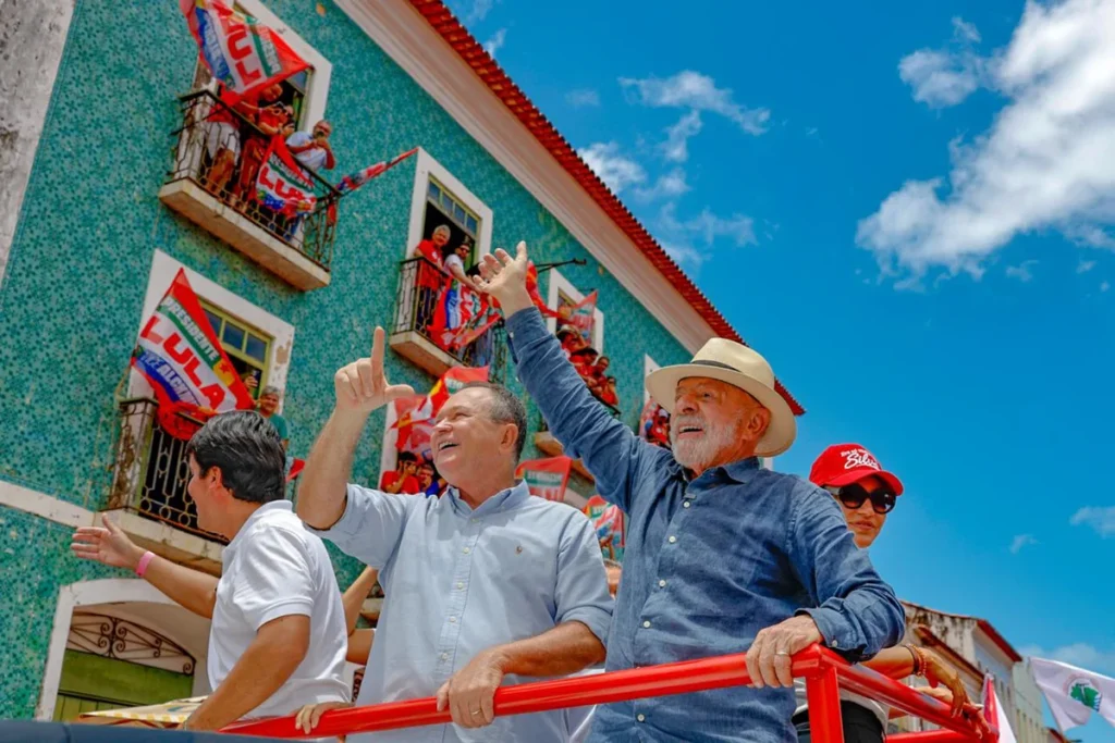 Em São Luís, Lula reúne aliados e fala em última campanha
